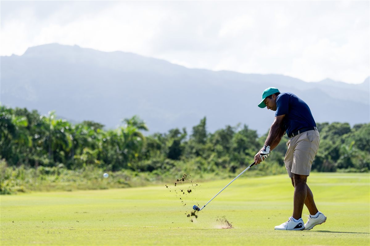 Yadhu Urs playing an approach shot at the 2023 Latin America Amateur Championship